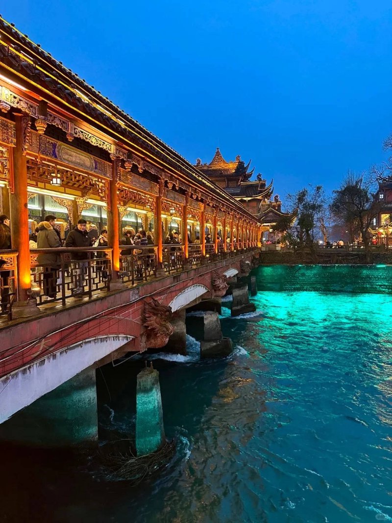 2025四川旅游地陪导游哪家好?跟团游还是自由行?费用清单+避坑攻略